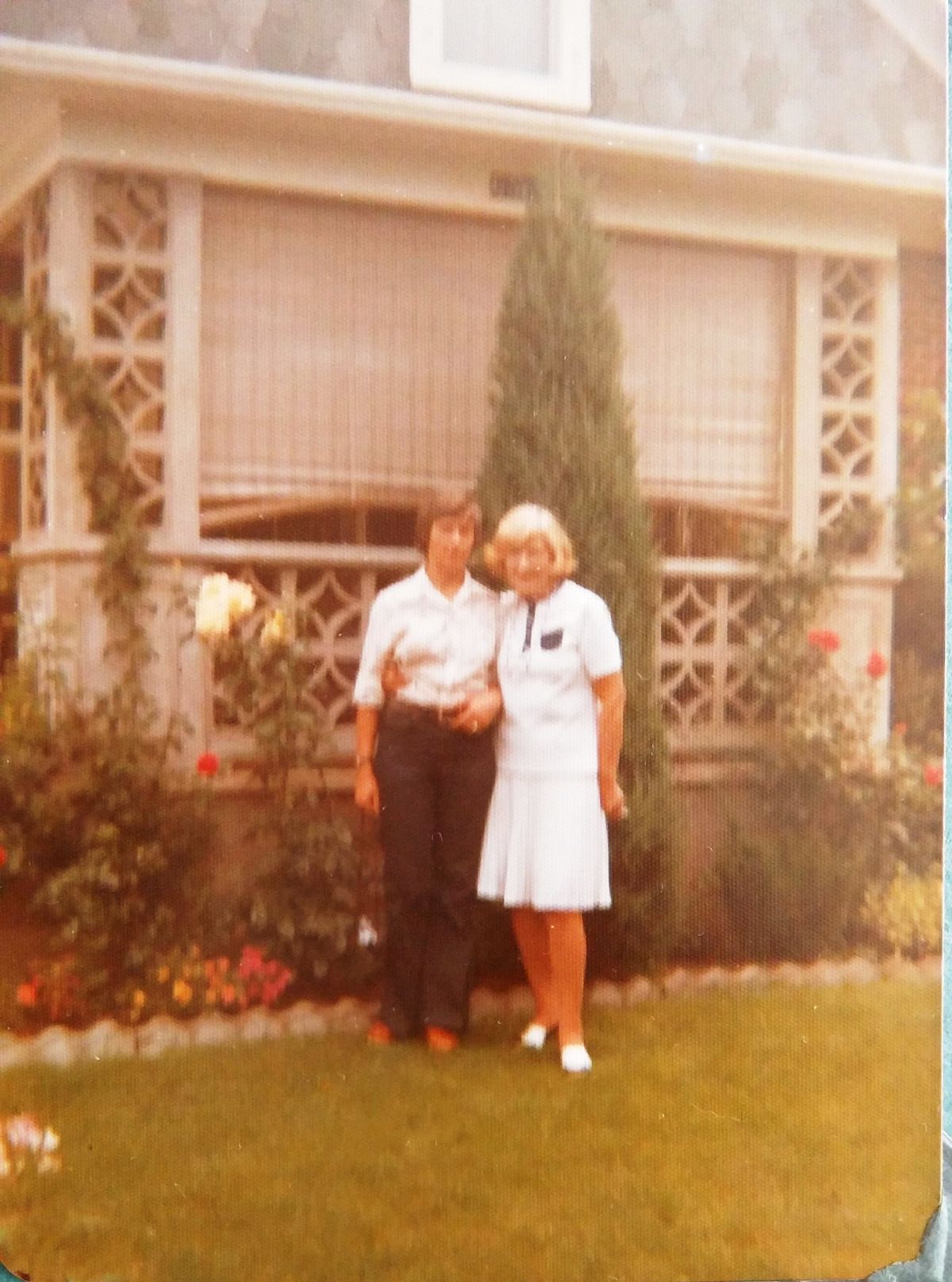 Sofija su Ana prie Tėčio namo. Niagara Falls 1975
