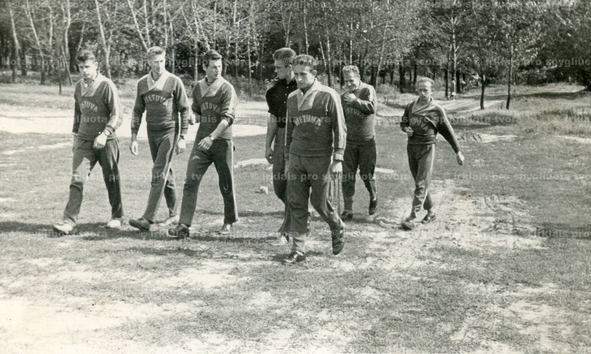 Kijevas 1961 liepos mėn. Žalgirio a&scaron;tuonvietės vyrai Truchanovo saloje